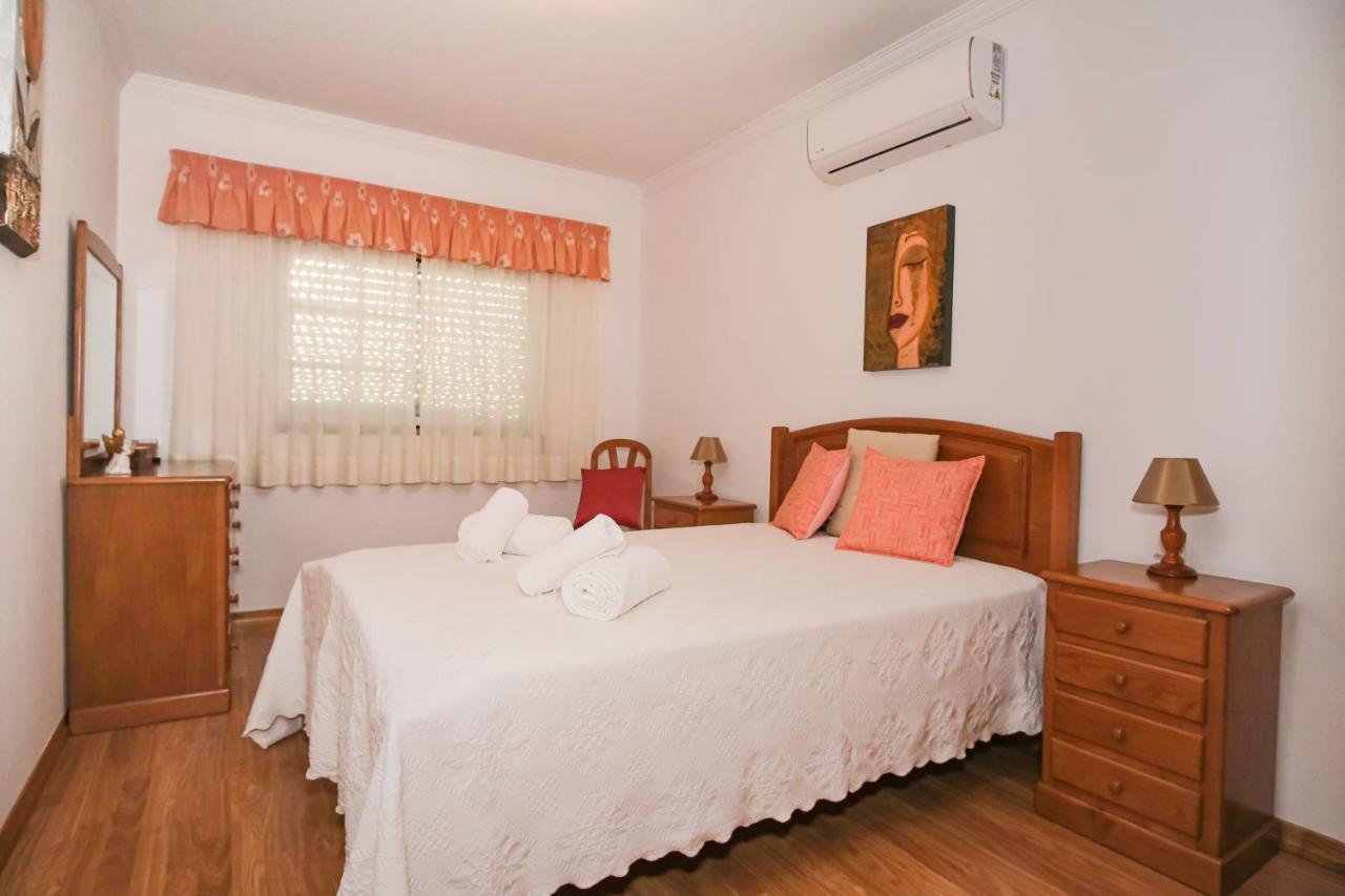T2 Em Fechado. Apartment *